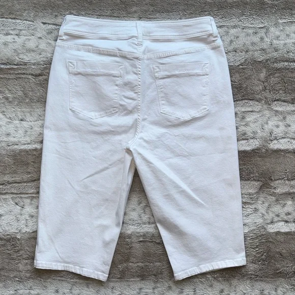 NWT TOMMY BAHAMA Women’s Afton Clam Digger Shorts in White Size 10